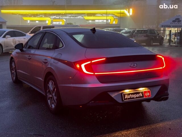 Серый Хендай Соната, объемом двигателя 2.5 л и пробегом 46 тыс. км за 19390 $, фото 7 на Automoto.ua
