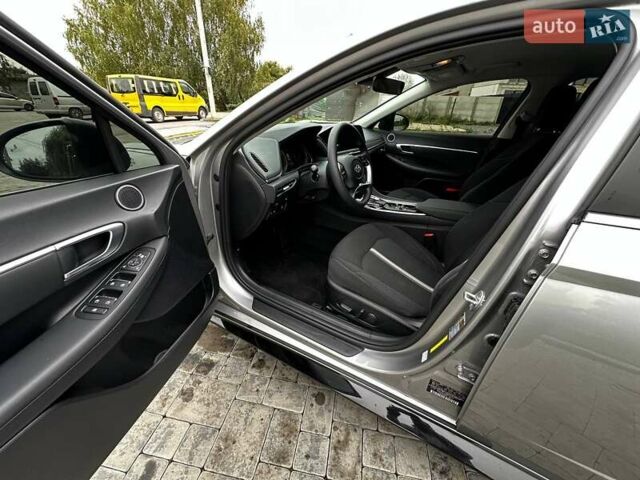 Сірий Хендай Соната, об'ємом двигуна 2.5 л та пробігом 46 тис. км за 19000 $, фото 4 на Automoto.ua