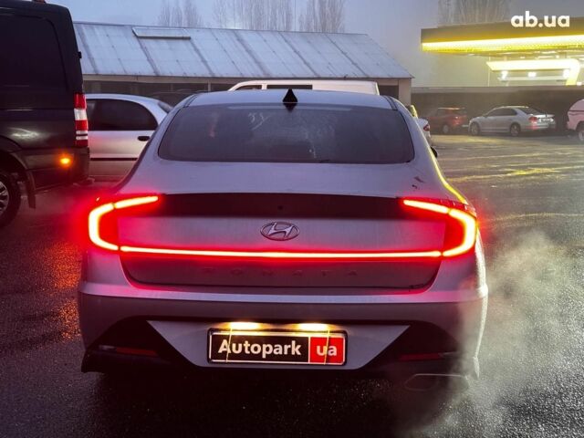 Серый Хендай Соната, объемом двигателя 2.5 л и пробегом 46 тыс. км за 19390 $, фото 6 на Automoto.ua