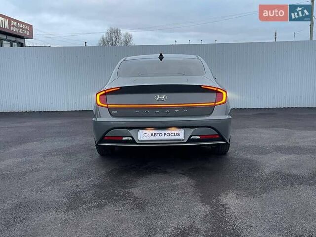 Серый Хендай Соната, объемом двигателя 2.5 л и пробегом 95 тыс. км за 16990 $, фото 6 на Automoto.ua