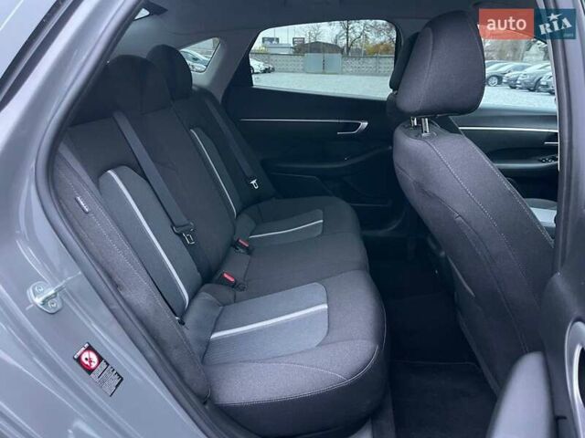 Серый Хендай Соната, объемом двигателя 2.5 л и пробегом 95 тыс. км за 16990 $, фото 13 на Automoto.ua