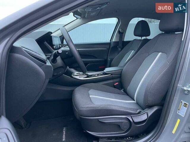 Серый Хендай Соната, объемом двигателя 2.5 л и пробегом 95 тыс. км за 16990 $, фото 11 на Automoto.ua