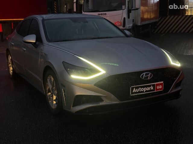 Серый Хендай Соната, объемом двигателя 2.5 л и пробегом 46 тыс. км за 19390 $, фото 2 на Automoto.ua