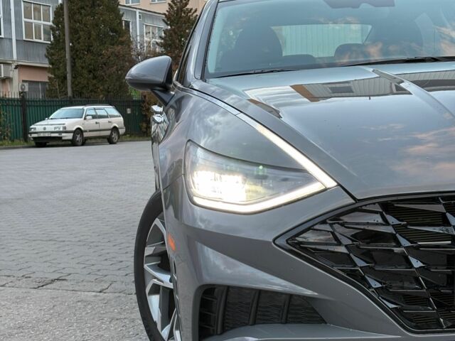 Серый Хендай Соната, объемом двигателя 2.5 л и пробегом 29 тыс. км за 21500 $, фото 2 на Automoto.ua