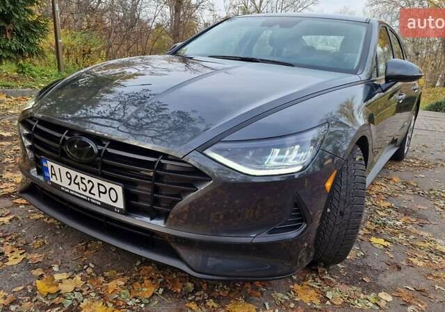 Серый Хендай Соната, объемом двигателя 2.5 л и пробегом 55 тыс. км за 17999 $, фото 3 на Automoto.ua