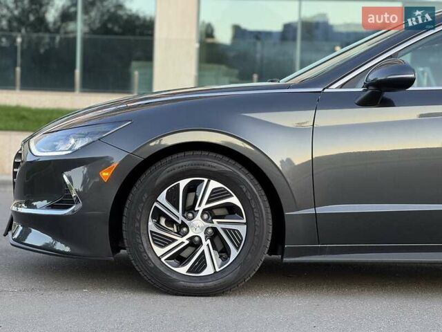 Серый Хендай Соната, объемом двигателя 2 л и пробегом 108 тыс. км за 22500 $, фото 10 на Automoto.ua