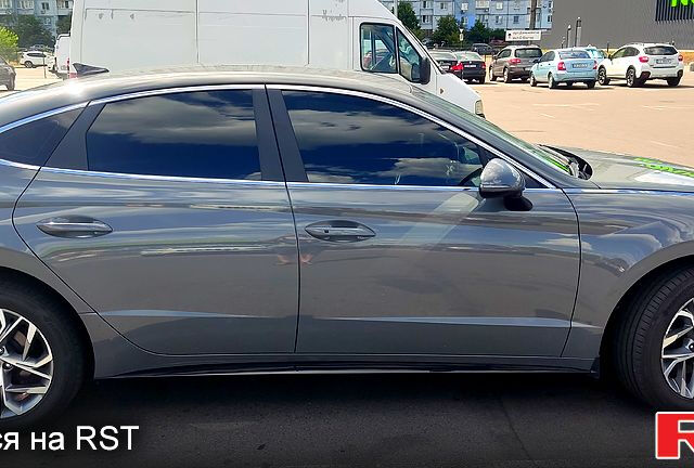 Серый Хендай Соната, объемом двигателя 2.5 л и пробегом 37 тыс. км за 25500 $, фото 2 на Automoto.ua