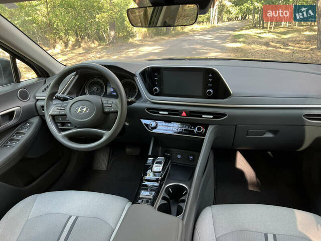 Серый Хендай Соната, объемом двигателя 2.5 л и пробегом 115 тыс. км за 17900 $, фото 8 на Automoto.ua