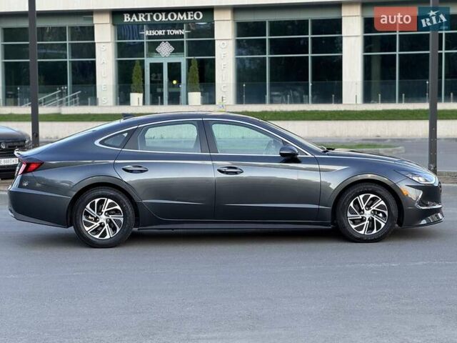 Серый Хендай Соната, объемом двигателя 2 л и пробегом 108 тыс. км за 22500 $, фото 7 на Automoto.ua