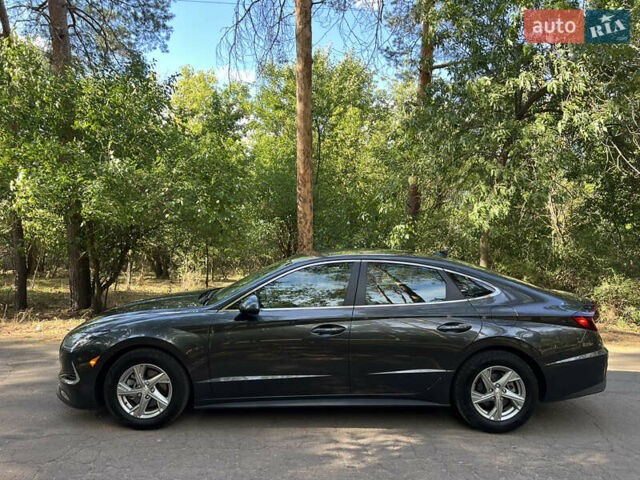 Серый Хендай Соната, объемом двигателя 2.5 л и пробегом 115 тыс. км за 17900 $, фото 4 на Automoto.ua