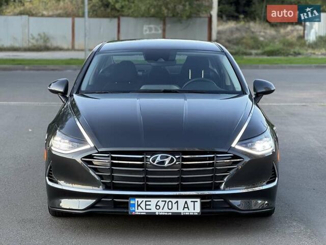 Серый Хендай Соната, объемом двигателя 2 л и пробегом 108 тыс. км за 22500 $, фото 4 на Automoto.ua