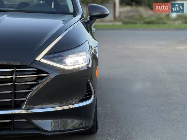 Серый Хендай Соната, объемом двигателя 2 л и пробегом 108 тыс. км за 22500 $, фото 8 на Automoto.ua