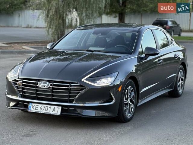 Серый Хендай Соната, объемом двигателя 2 л и пробегом 108 тыс. км за 22500 $, фото 1 на Automoto.ua