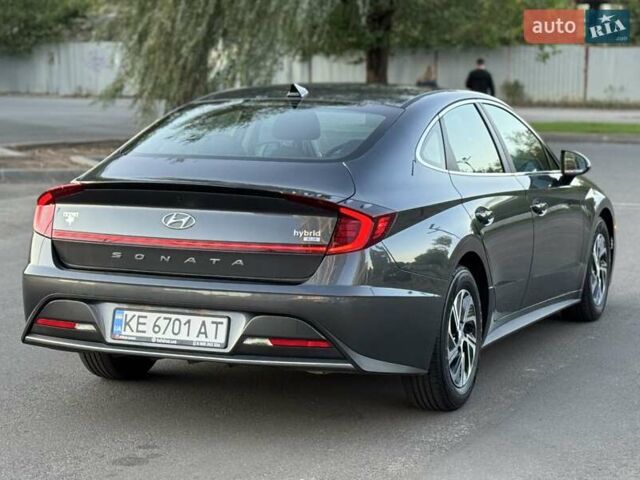 Серый Хендай Соната, объемом двигателя 2 л и пробегом 108 тыс. км за 22500 $, фото 3 на Automoto.ua