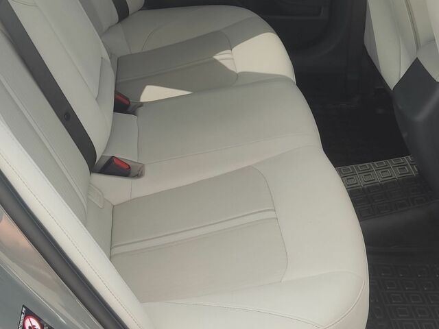 Сірий Хендай Соната, об'ємом двигуна 2.5 л та пробігом 39 тис. км за 25000 $, фото 3 на Automoto.ua