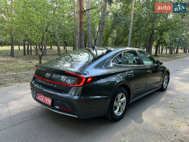 Серый Хендай Соната, объемом двигателя 2.5 л и пробегом 115 тыс. км за 17900 $, фото 5 на Automoto.ua