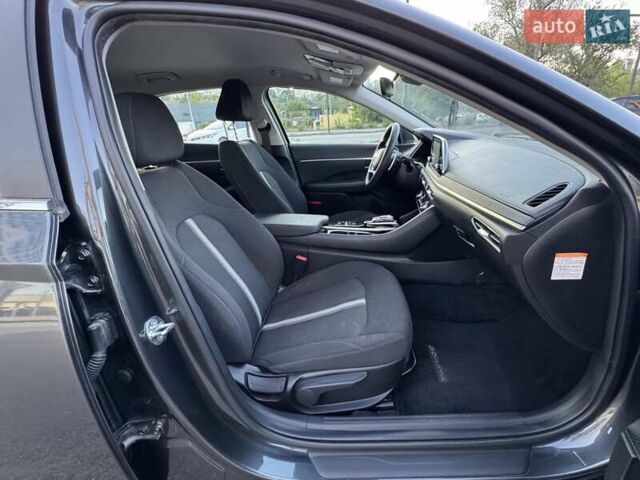 Серый Хендай Соната, объемом двигателя 2 л и пробегом 108 тыс. км за 22500 $, фото 18 на Automoto.ua