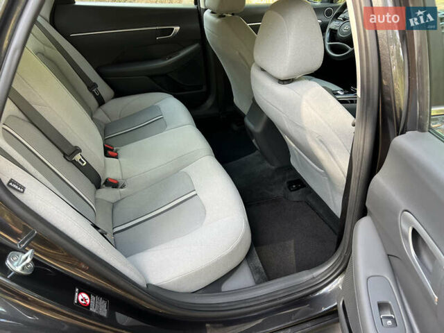 Серый Хендай Соната, объемом двигателя 2.5 л и пробегом 115 тыс. км за 17900 $, фото 11 на Automoto.ua