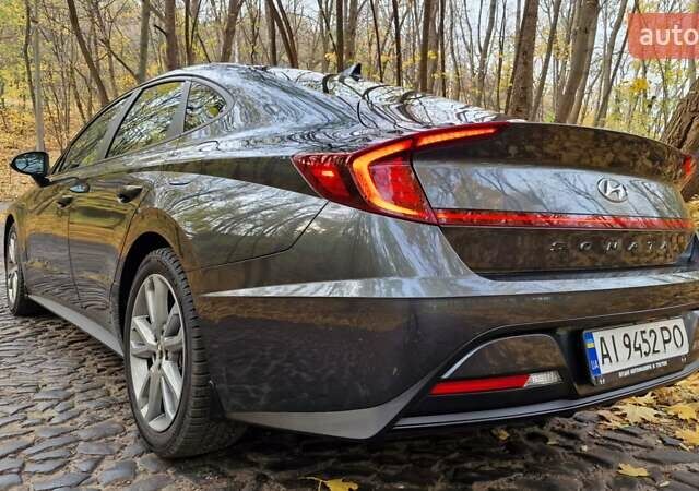 Серый Хендай Соната, объемом двигателя 2.5 л и пробегом 55 тыс. км за 17999 $, фото 1 на Automoto.ua