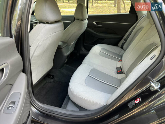 Серый Хендай Соната, объемом двигателя 2.5 л и пробегом 115 тыс. км за 17900 $, фото 12 на Automoto.ua