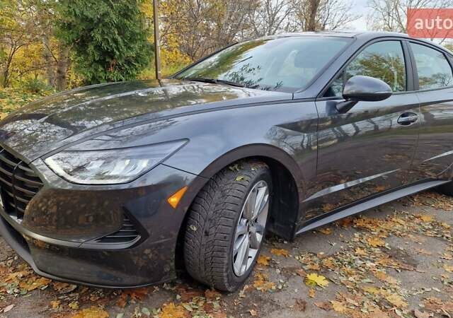 Серый Хендай Соната, объемом двигателя 2.5 л и пробегом 55 тыс. км за 17999 $, фото 5 на Automoto.ua