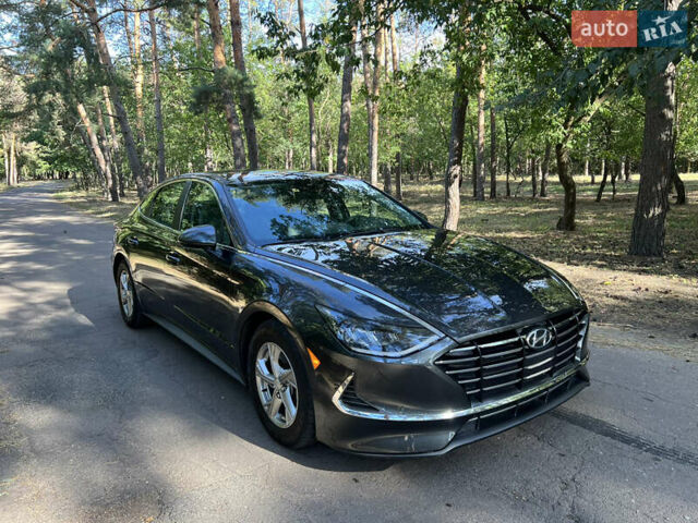 Серый Хендай Соната, объемом двигателя 2.5 л и пробегом 115 тыс. км за 17900 $, фото 2 на Automoto.ua
