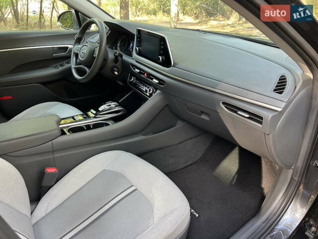 Серый Хендай Соната, объемом двигателя 2.5 л и пробегом 115 тыс. км за 17900 $, фото 9 на Automoto.ua