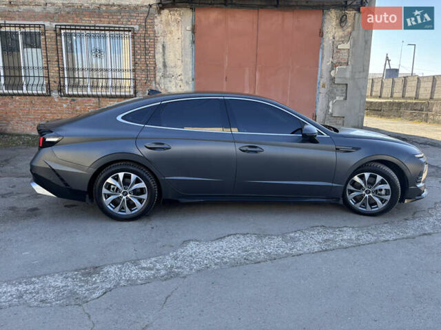 Серый Хендай Соната, объемом двигателя 2.5 л и пробегом 42 тыс. км за 31000 $, фото 6 на Automoto.ua