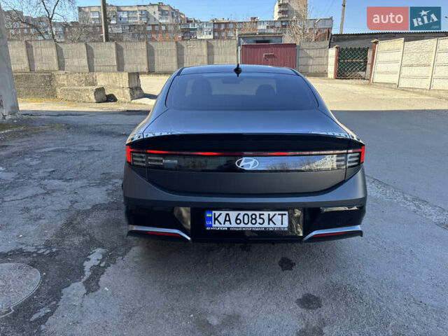 Серый Хендай Соната, объемом двигателя 2.5 л и пробегом 42 тыс. км за 31000 $, фото 4 на Automoto.ua