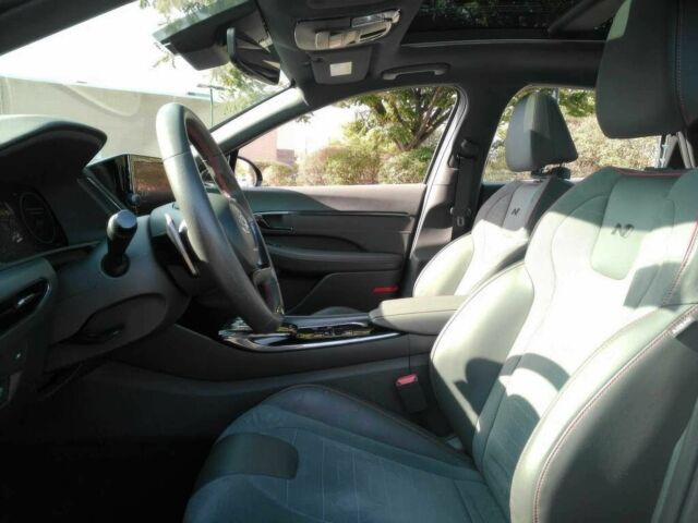 Серый Хендай Соната, объемом двигателя 2.5 л и пробегом 12 тыс. км за 15800 $, фото 6 на Automoto.ua