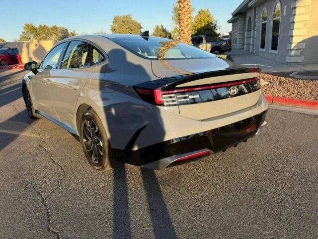 Серый Хендай Соната, объемом двигателя 2.5 л и пробегом 10 тыс. км за 10300 $, фото 2 на Automoto.ua