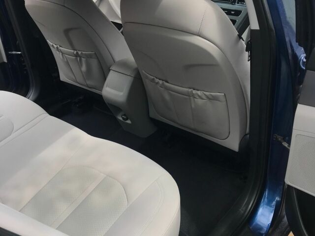 Синий Хендай Соната, объемом двигателя 2.4 л и пробегом 140 тыс. км за 9000 $, фото 4 на Automoto.ua