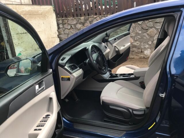 Синий Хендай Соната, объемом двигателя 2.4 л и пробегом 140 тыс. км за 9000 $, фото 2 на Automoto.ua