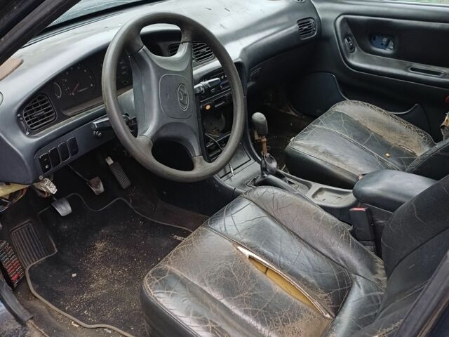 Хендай Соната 1997 у Запоріжжя на Automoto.ua Синій Хендай Соната, об'ємом двигуна 2 л та пробігом 350 тис. км за 598 $, фото 4 на Automoto.ua