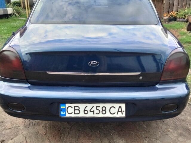 Синий Хендай Соната, объемом двигателя 2 л и пробегом 294 тыс. км за 2700 $, фото 1 на Automoto.ua