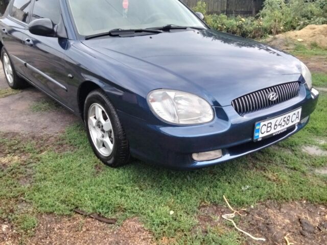 Синий Хендай Соната, объемом двигателя 2 л и пробегом 294 тыс. км за 2700 $, фото 3 на Automoto.ua