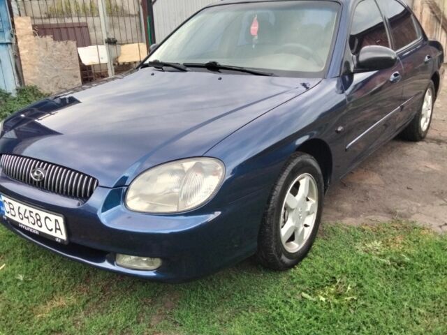 Синий Хендай Соната, объемом двигателя 2 л и пробегом 294 тыс. км за 2700 $, фото 2 на Automoto.ua