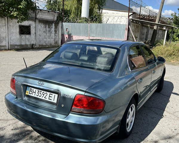 Синий Хендай Соната, объемом двигателя 2 л и пробегом 391 тыс. км за 2750 $, фото 1 на Automoto.ua