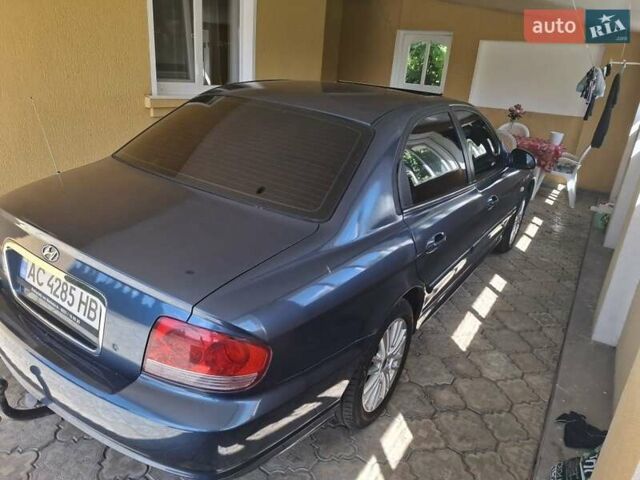 Синій Хендай Соната, об'ємом двигуна 2 л та пробігом 325 тис. км за 3700 $, фото 1 на Automoto.ua