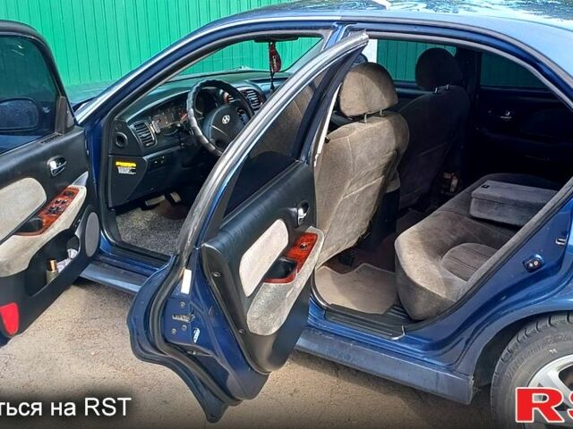 Синий Хендай Соната, объемом двигателя 2.7 л и пробегом 242 тыс. км за 3380 $, фото 3 на Automoto.ua