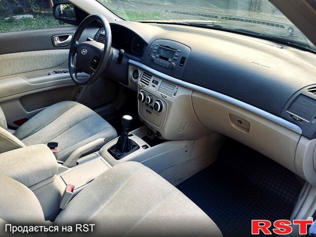 Синий Хендай Соната, объемом двигателя 2.4 л и пробегом 240 тыс. км за 3500 $, фото 4 на Automoto.ua