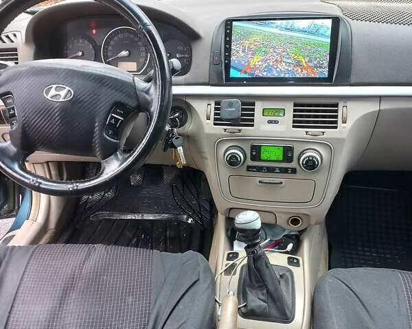 Синий Хендай Соната, объемом двигателя 2.36 л и пробегом 357 тыс. км за 4400 $, фото 6 на Automoto.ua