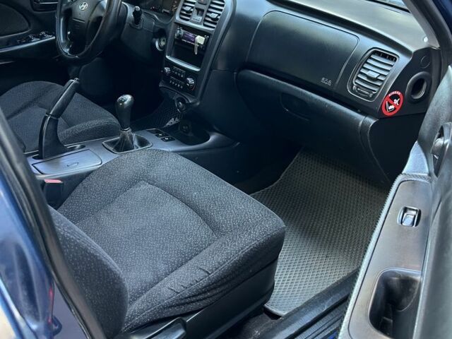 Синий Хендай Соната, объемом двигателя 2 л и пробегом 344 тыс. км за 3000 $, фото 8 на Automoto.ua