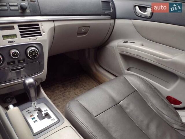 Синій Хендай Соната, об'ємом двигуна 3.3 л та пробігом 320 тис. км за 4500 $, фото 13 на Automoto.ua