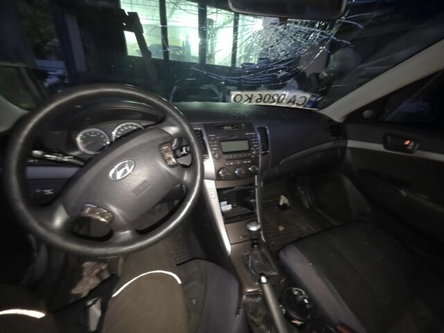 Синий Хендай Соната, объемом двигателя 2 л и пробегом 270 тыс. км за 2500 $, фото 6 на Automoto.ua