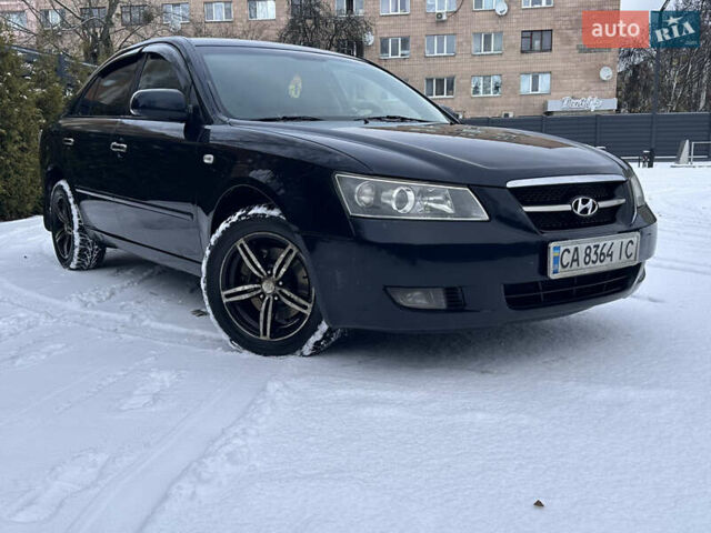 Синий Хендай Соната, объемом двигателя 2 л и пробегом 292 тыс. км за 3350 $, фото 2 на Automoto.ua