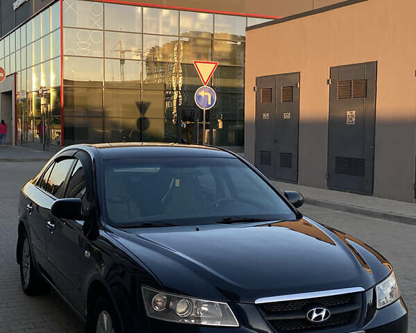 Синий Хендай Соната, объемом двигателя 2 л и пробегом 215 тыс. км за 4800 $, фото 1 на Automoto.ua