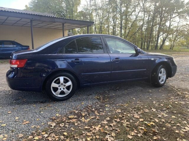 Синий Хендай Соната, объемом двигателя 2 л и пробегом 264 тыс. км за 6100 $, фото 2 на Automoto.ua