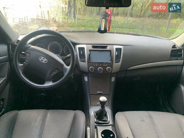 Синий Хендай Соната, объемом двигателя 2 л и пробегом 264 тыс. км за 5799 $, фото 6 на Automoto.ua