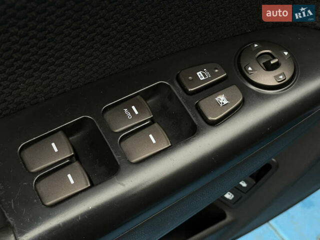 Синий Хендай Соната, объемом двигателя 2 л и пробегом 266 тыс. км за 6300 $, фото 21 на Automoto.ua